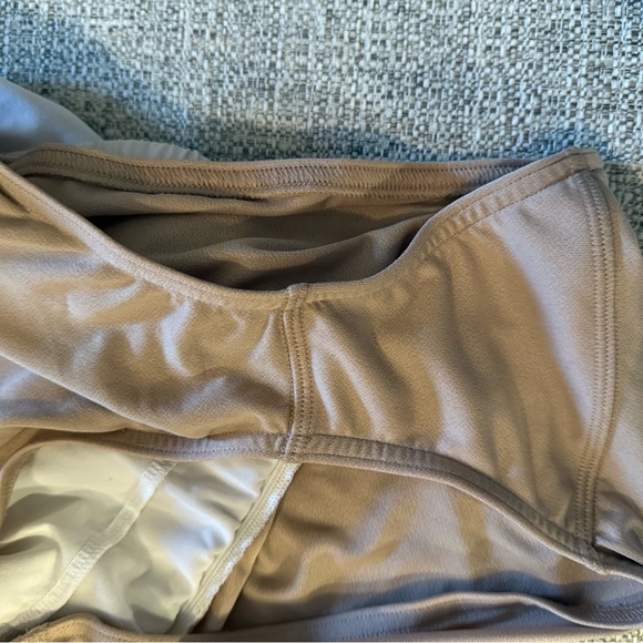 Women's White Athleta Running Shorts - Picture 3 of 4